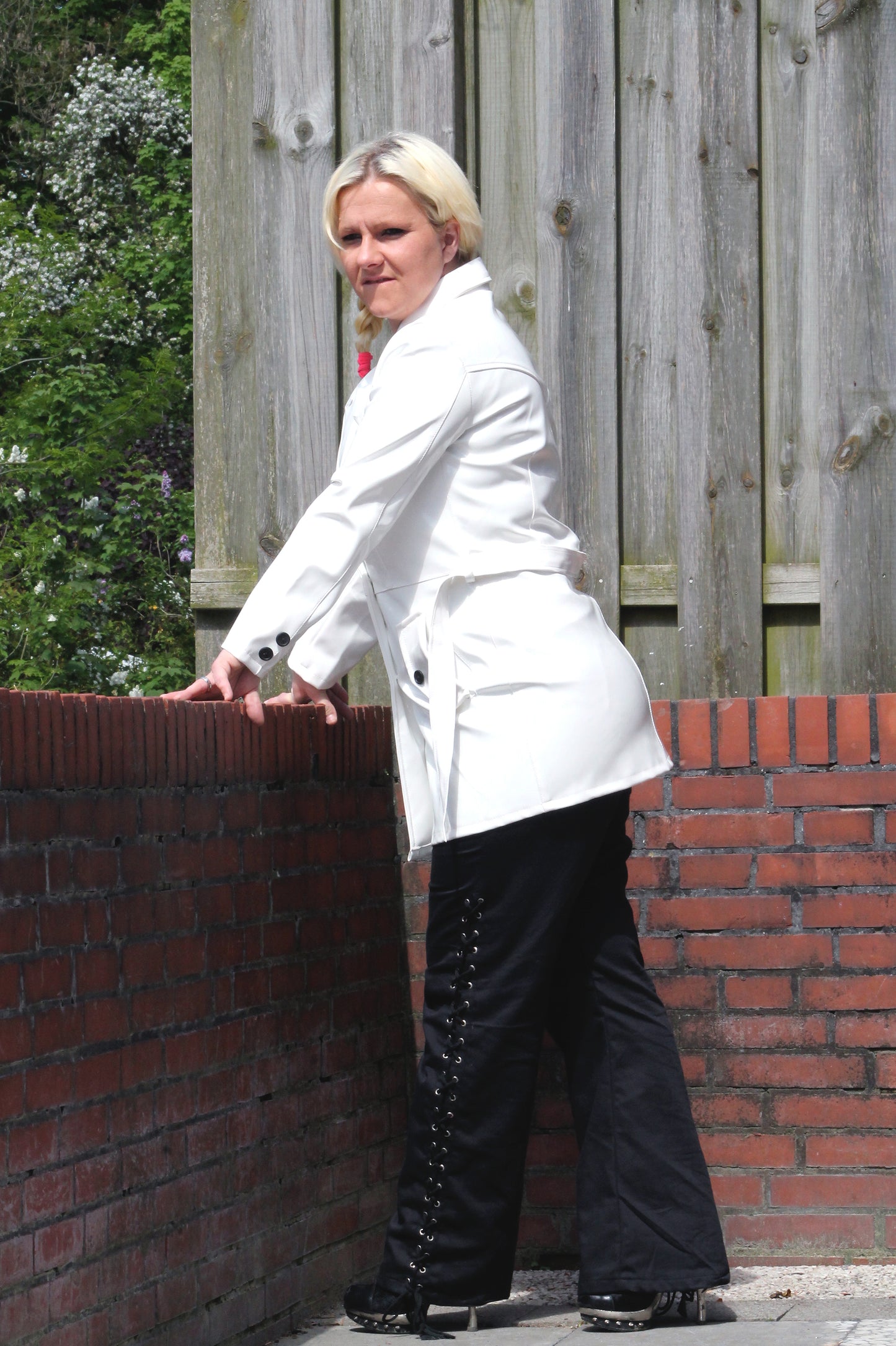 Lack Trenchcoat Damen Vinyl Jacke Mantel Doppelknopfleiste Bindegürte div. Farbe