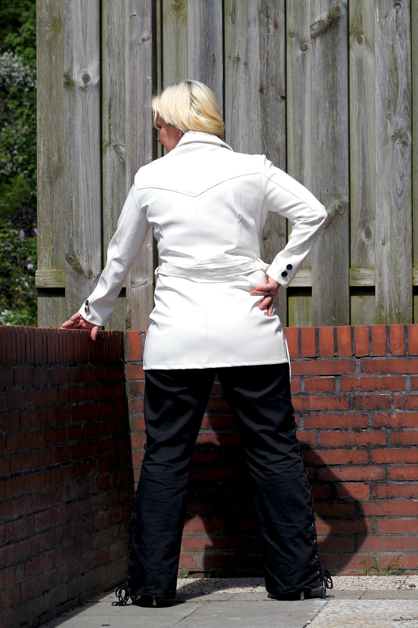 Lack Trenchcoat Damen Vinyl Jacke Mantel Doppelknopfleiste Bindegürte div. Farbe