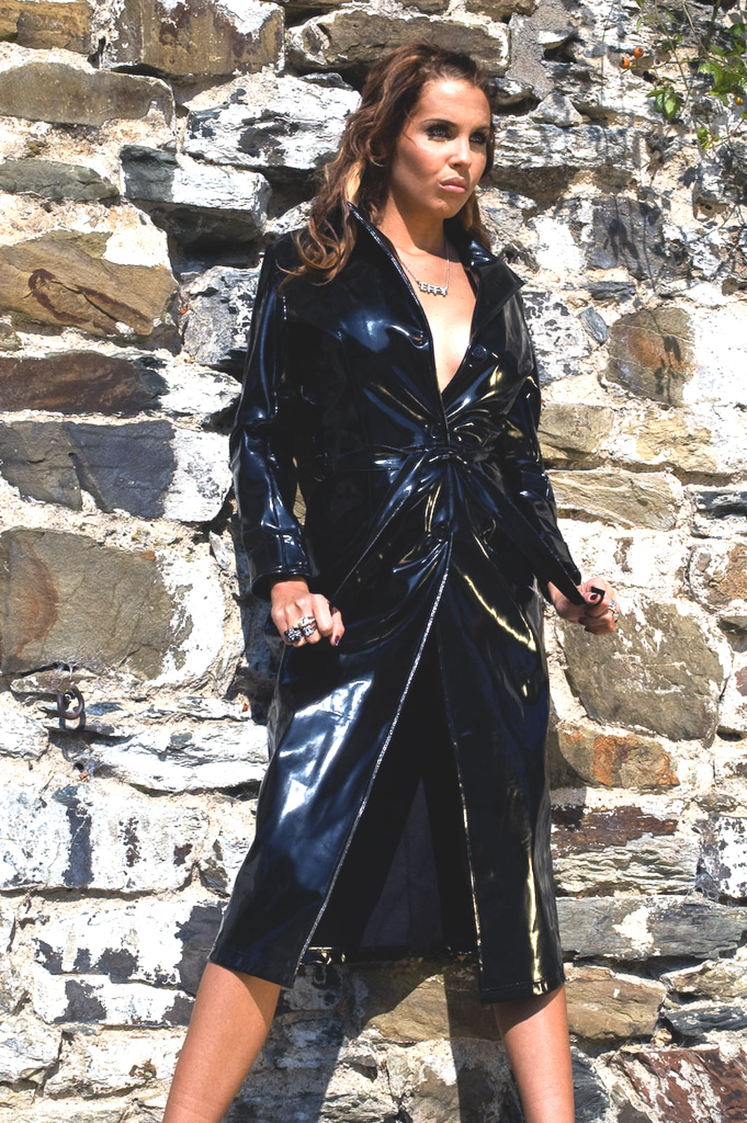 Damen langer Lack Mantel in Vinyl Qualität Knopfleiste Bindegürtel diverse Farbe