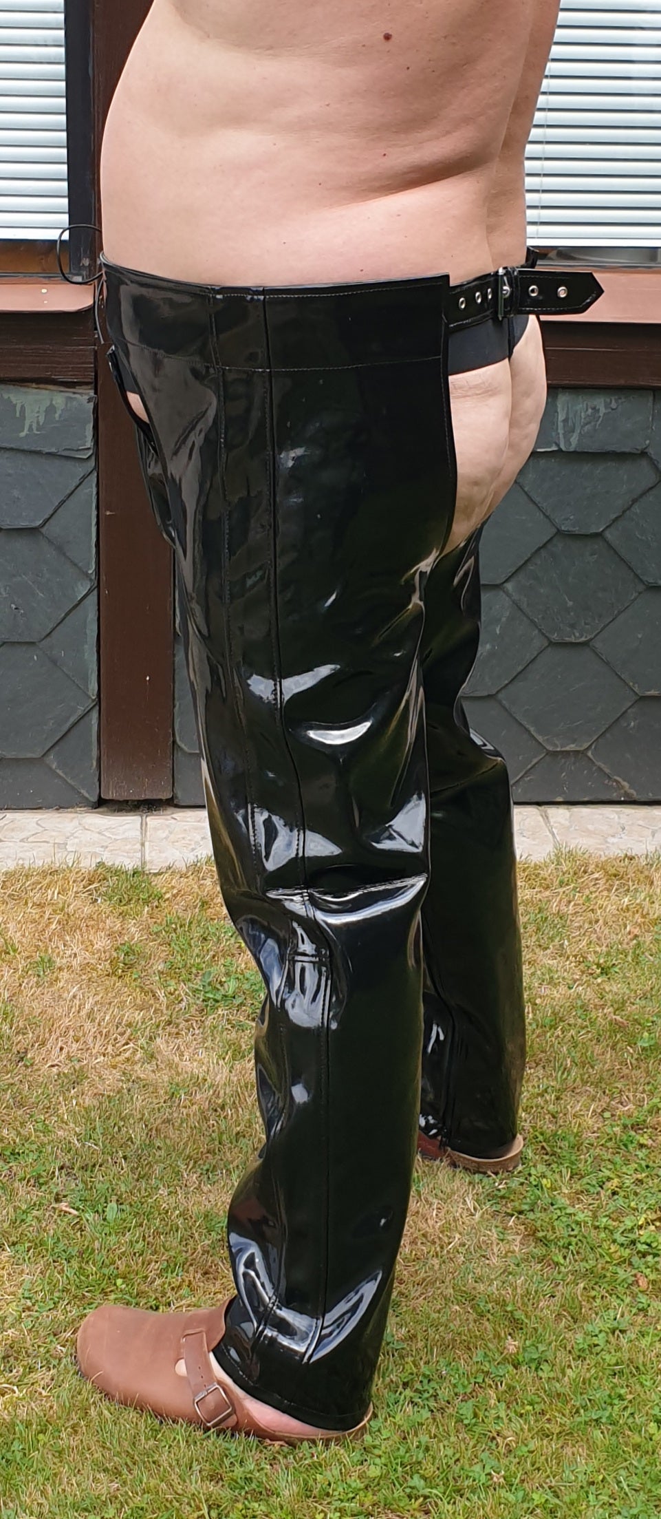 Lack Chaps in Vinyl Qualität YKK Zipper Gürtelschnalle Ösen verstärkt Schnürung