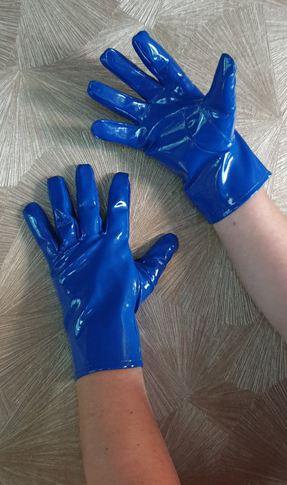 Kurze Lack Damen Handschuhe in Vinyl Qualität von FWT Spaßfaktor Langlebigkeit
