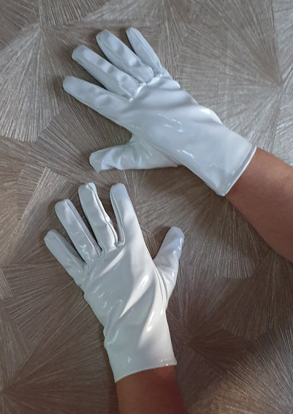 Kurze Lack Damen Handschuhe in Vinyl Qualität von FWT Spaßfaktor Langlebigkeit