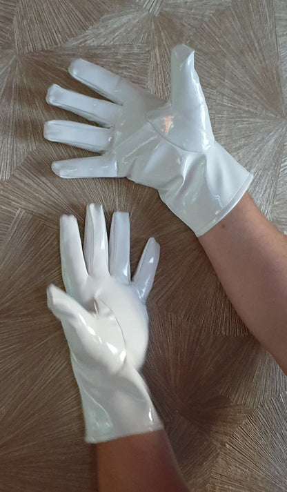 Kurze Lack Damen Handschuhe in Vinyl Qualität von FWT Spaßfaktor Langlebigkeit